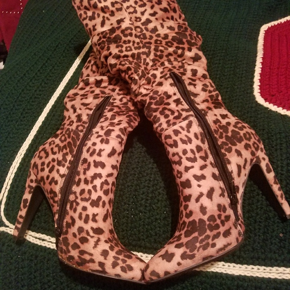 Leopard boots